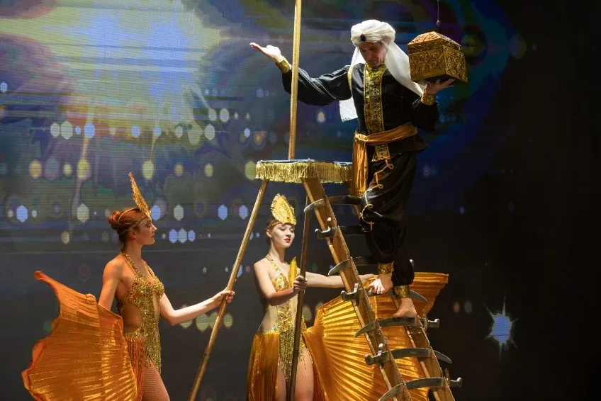 https://cdn.intickets.ru/sites/default/files/gallery_image/53471c57-48108bd9-f0ce8433.jpg