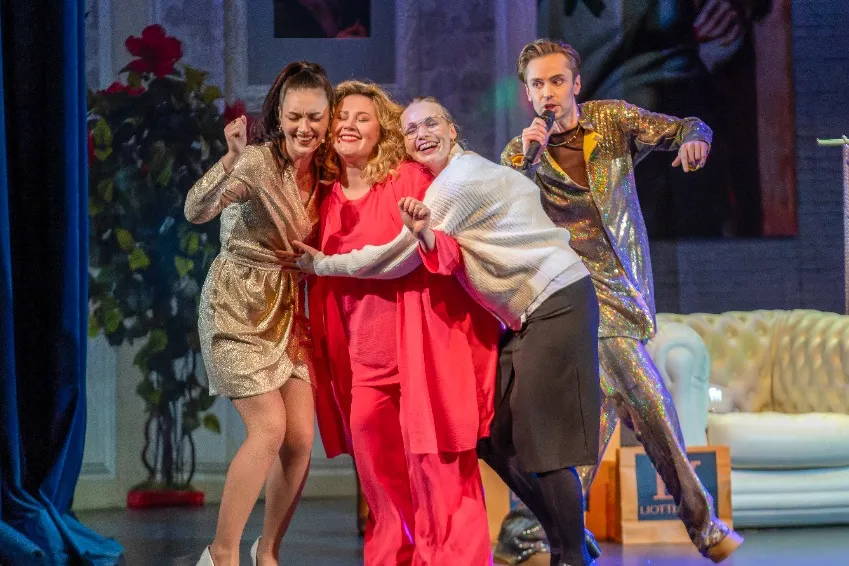https://cdn.intickets.ru/sites/default/files/gallery_image/ef74816b-4d5c9ff5-65091601.jpg