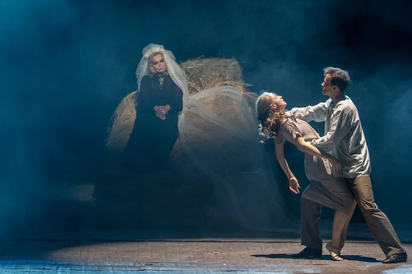 https://cdn.intickets.ru/sites/default/files/gallery_image/054a0950-45e4ae71-f23b8d61.jpg