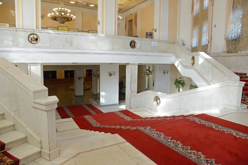https://cdn.intickets.ru/sites/default/files/gallery_image/b244b059-44a0babb-37f231e9.jpg