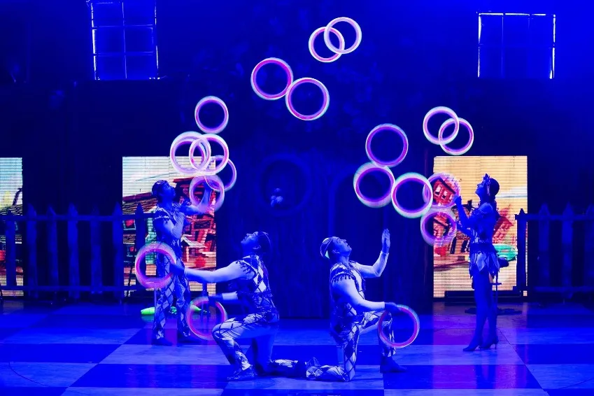 https://cdn.intickets.ru/sites/default/files/gallery_image/5f96de3b-43d9b0b4-28af4b65.jpg